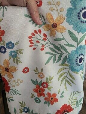 Fiesta Indoor Outdoor Fabric Tablecloth Floral Enchantment 60x102 Excellent Cond